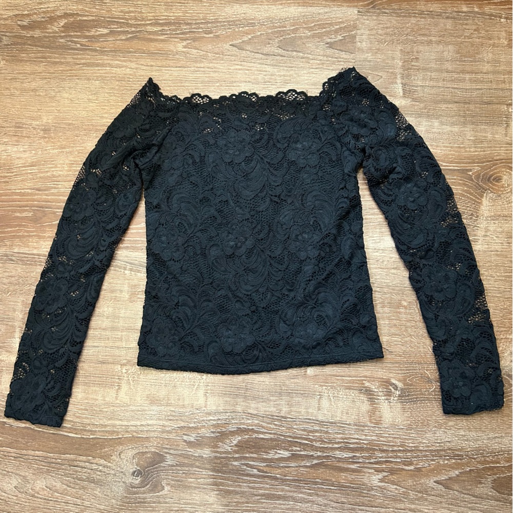 Ambiance Off-the-shoulder Top